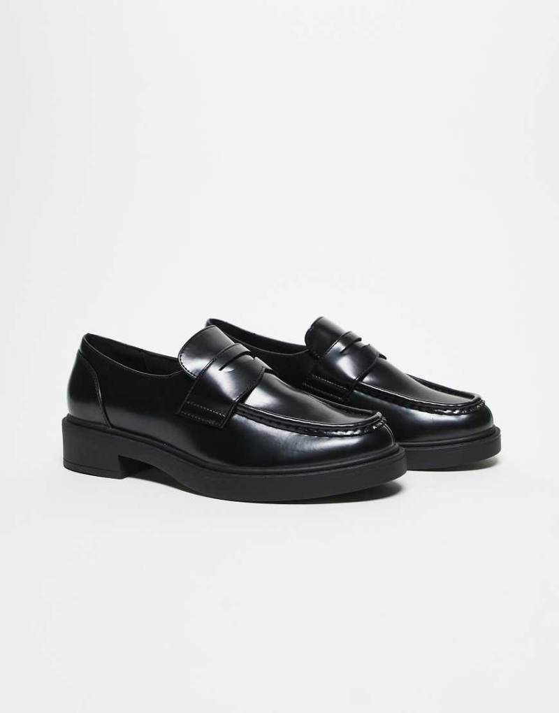 ASOS DESIGN - Penny-Loafer in Schwarz mit Lackleder-Optik von ASOS DESIGN