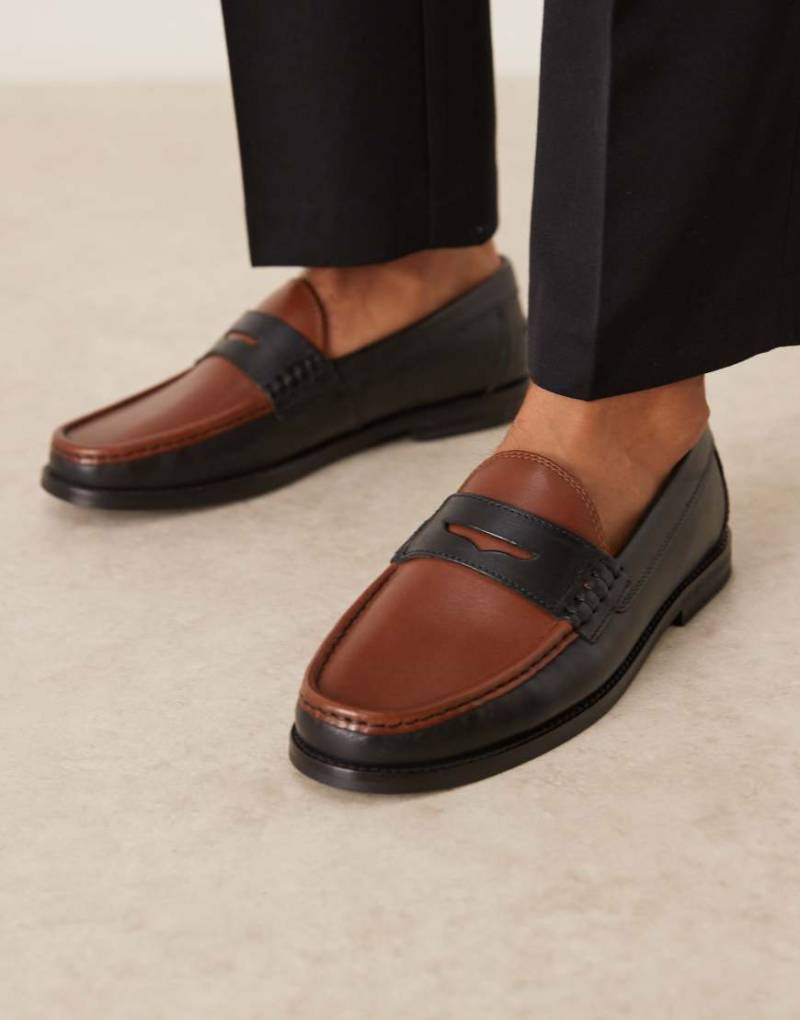 ASOS DESIGN - Pennyloafer aus Leder in Schwarz und Braun-Brown von ASOS DESIGN