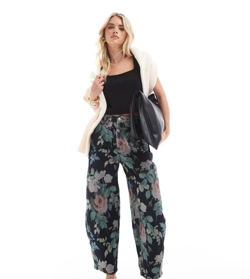 ASOS DESIGN Petite - Barrel Leg Hose mit Blumenmuster-Bunt von ASOS DESIGN