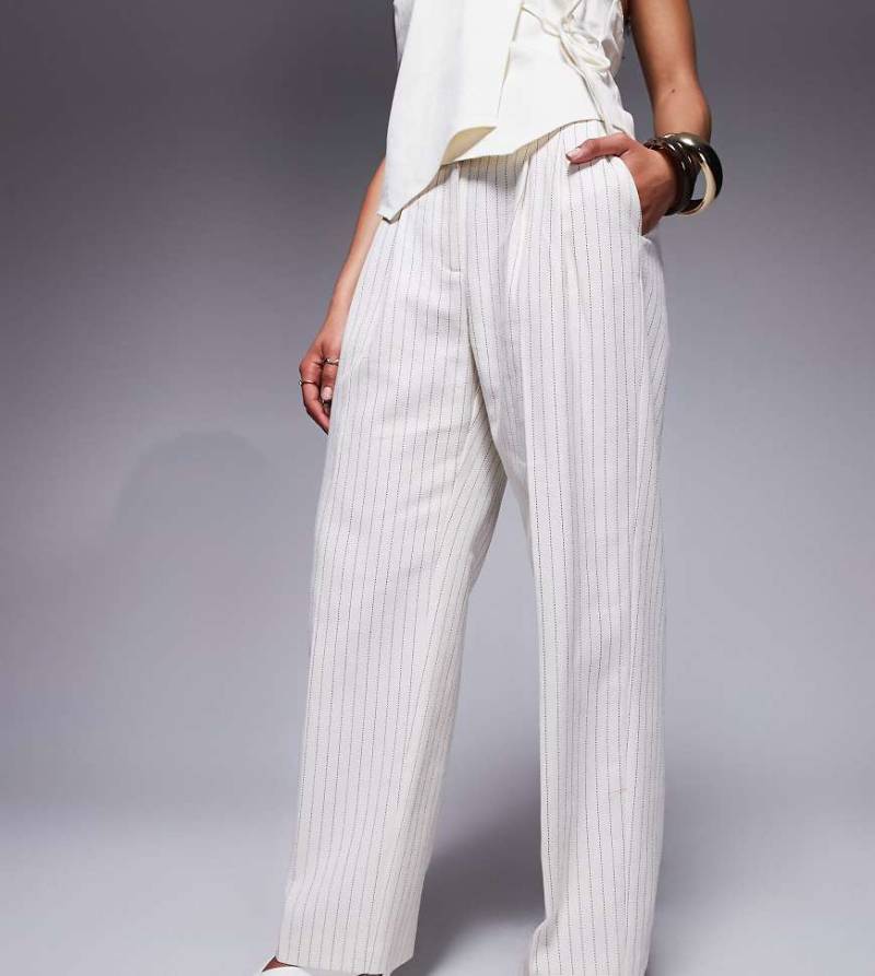 ASOS DESIGN Petite - Elegante, gerade geschnittene Hose in Creme mit Streifen und Bundfalten-Bunt von ASOS DESIGN