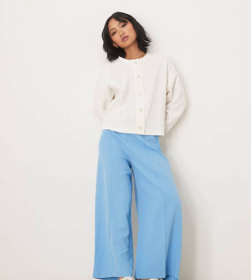 ASOS DESIGN Petite - Eleganter Hosenrock aus Leinen in Blau von ASOS DESIGN