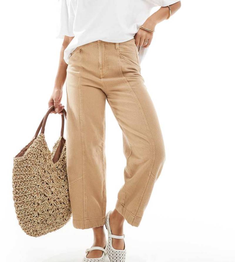 ASOS DESIGN Petite - Laundered - Gesäumte Barrel-Hose in Sand-Bunt von ASOS DESIGN