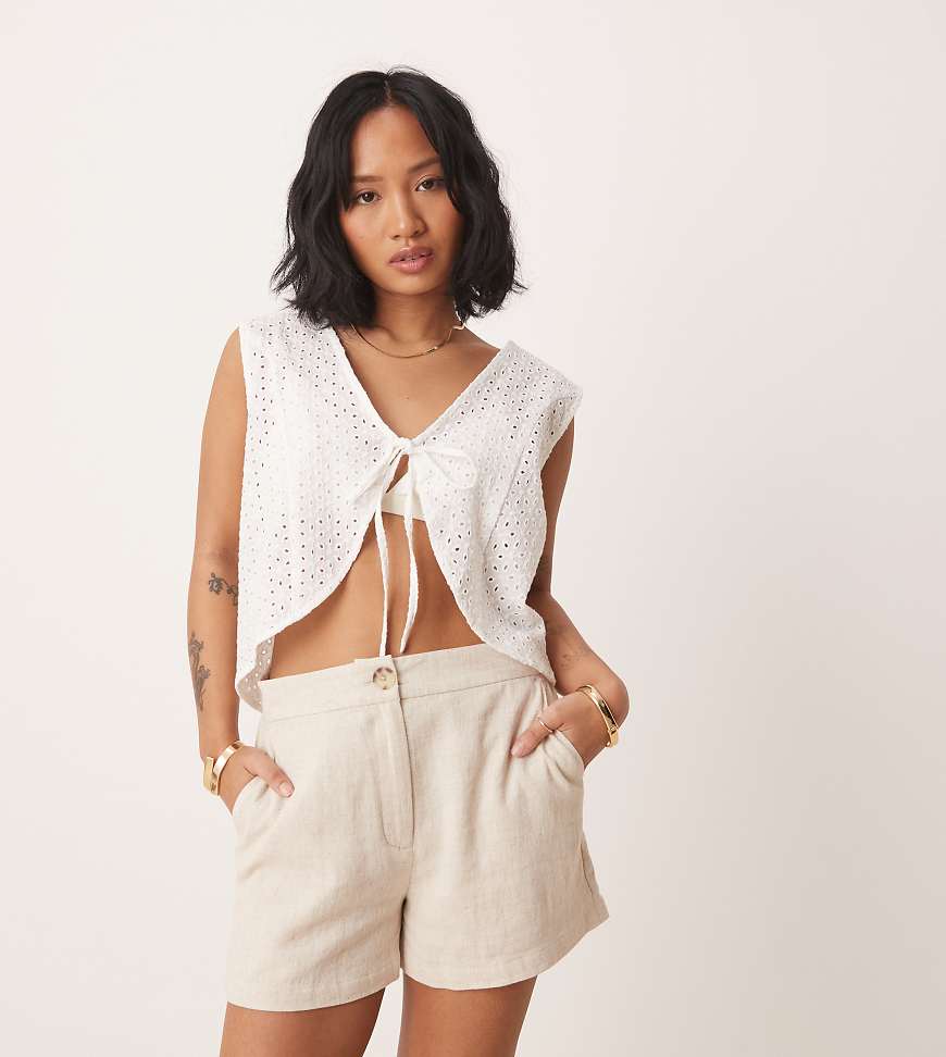 ASOS DESIGN Petite - Locker geschnittene Dad-Shorts in Steinbeige mit Leinenanteil-Neutral ASOS DESIGN Petite - Locker geschnittene Dad-Shorts in Steinbeige mit Leinenanteil-Neutral von ASOS DESIGN