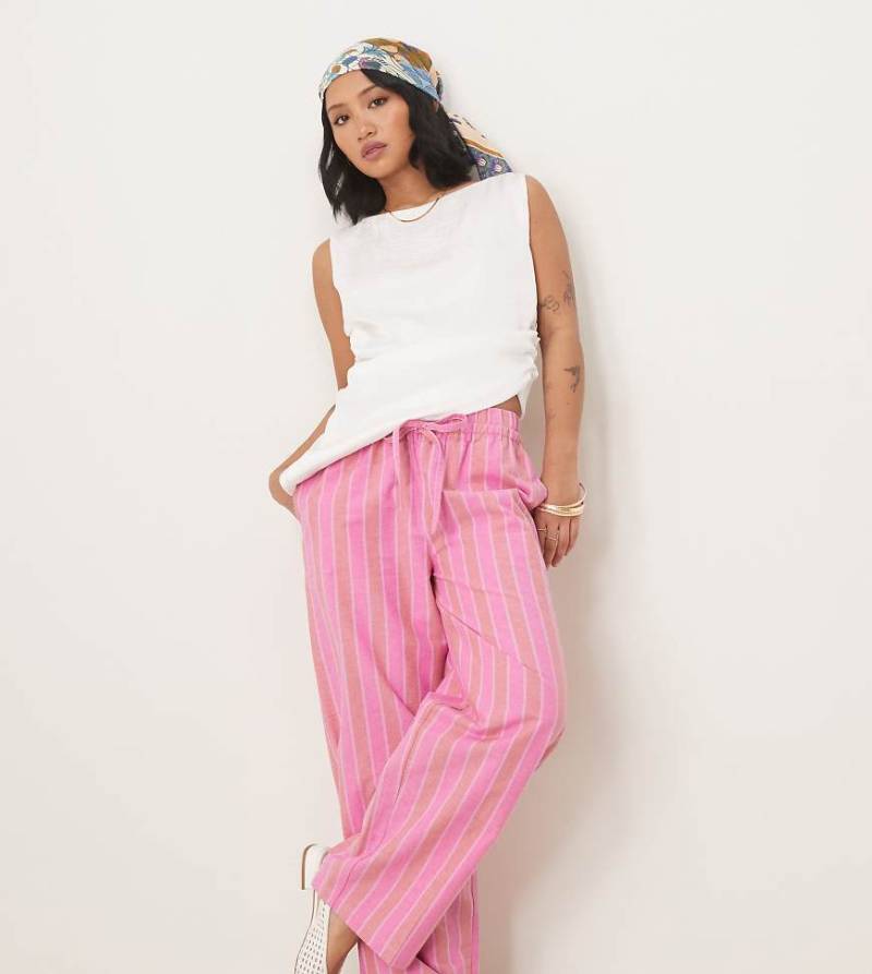 ASOS DESIGN Petite - Pull-on-Hose in Rosa mit Streifen in Leinenoptik ASOS DESIGN Petite - Pull-on-Hose in Rosa mit Streifen in Leinenoptik von ASOS DESIGN