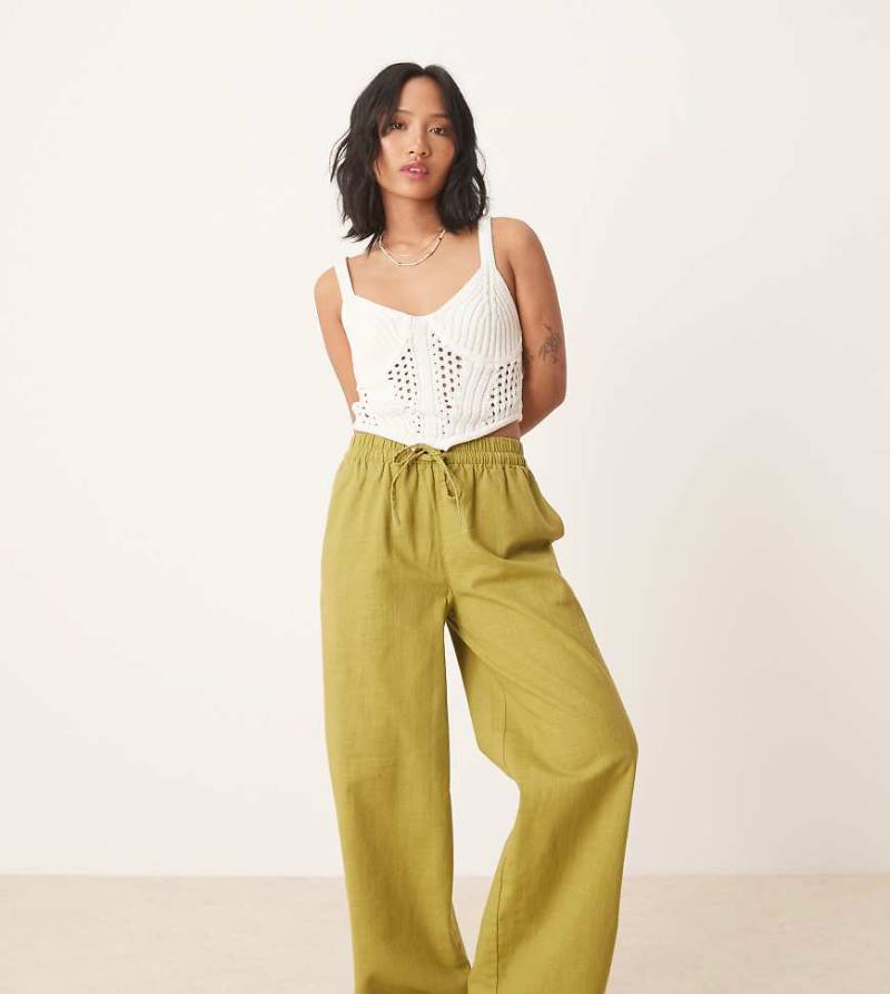 ASOS DESIGN Petite - Schlupfhose in olivgrüner Leinenoptik von ASOS Petite