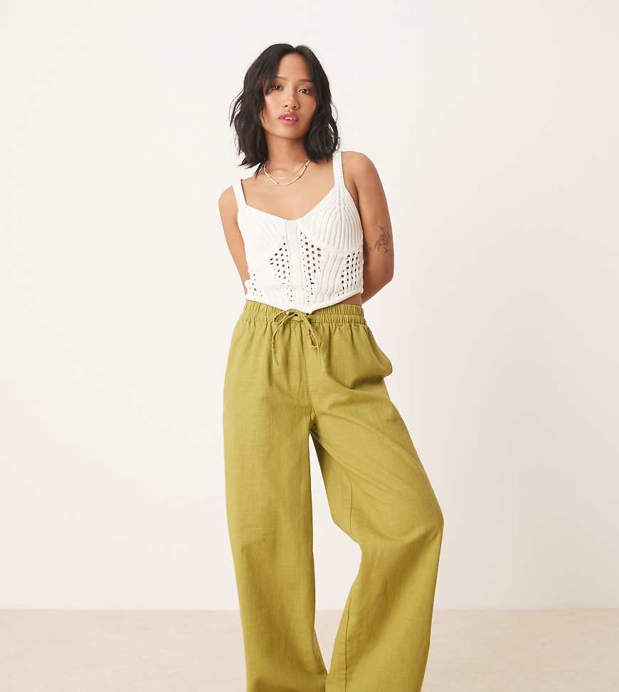 ASOS DESIGN Petite - Schlupfhose in olivgrüner Leinenoptik von ASOS Petite