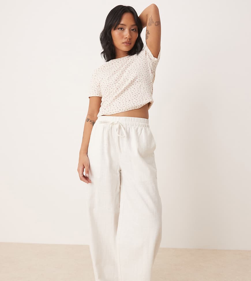 ASOS DESIGN Petite - Hose in Wollweiß in Leinenoptik mit elastischem Bund von ASOS Petite