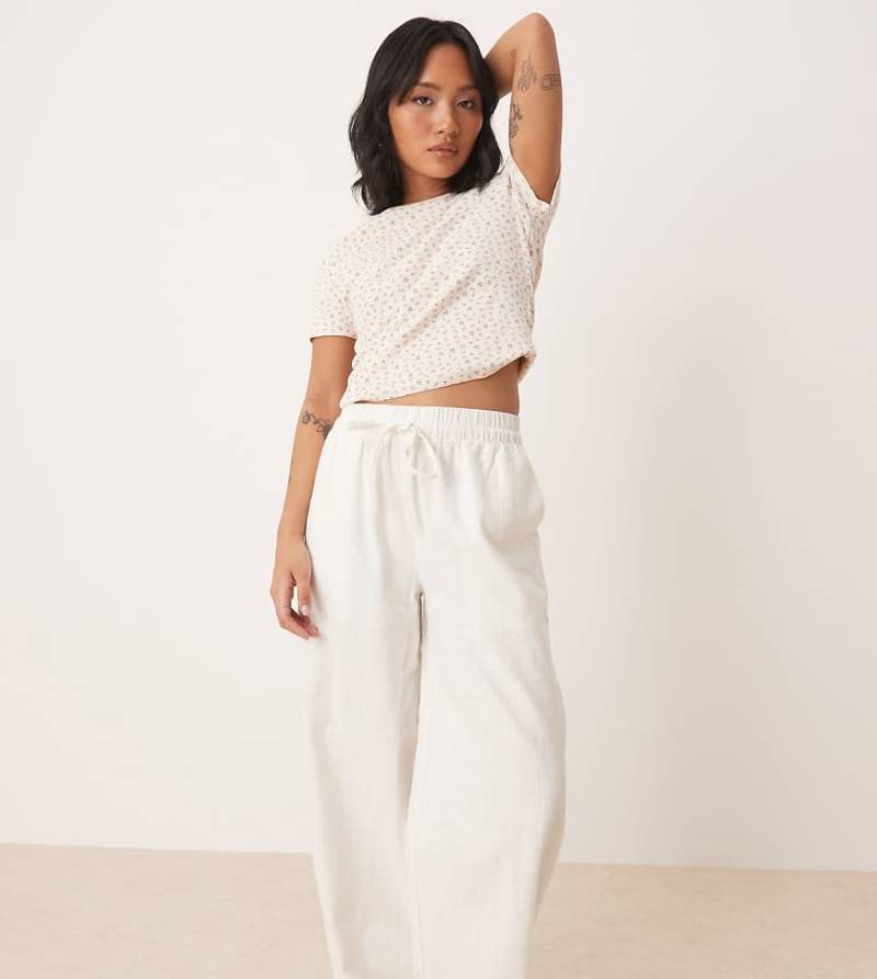 ASOS DESIGN Petite - Hose in Wollweiß in Leinenoptik mit elastischem Bund von ASOS Petite