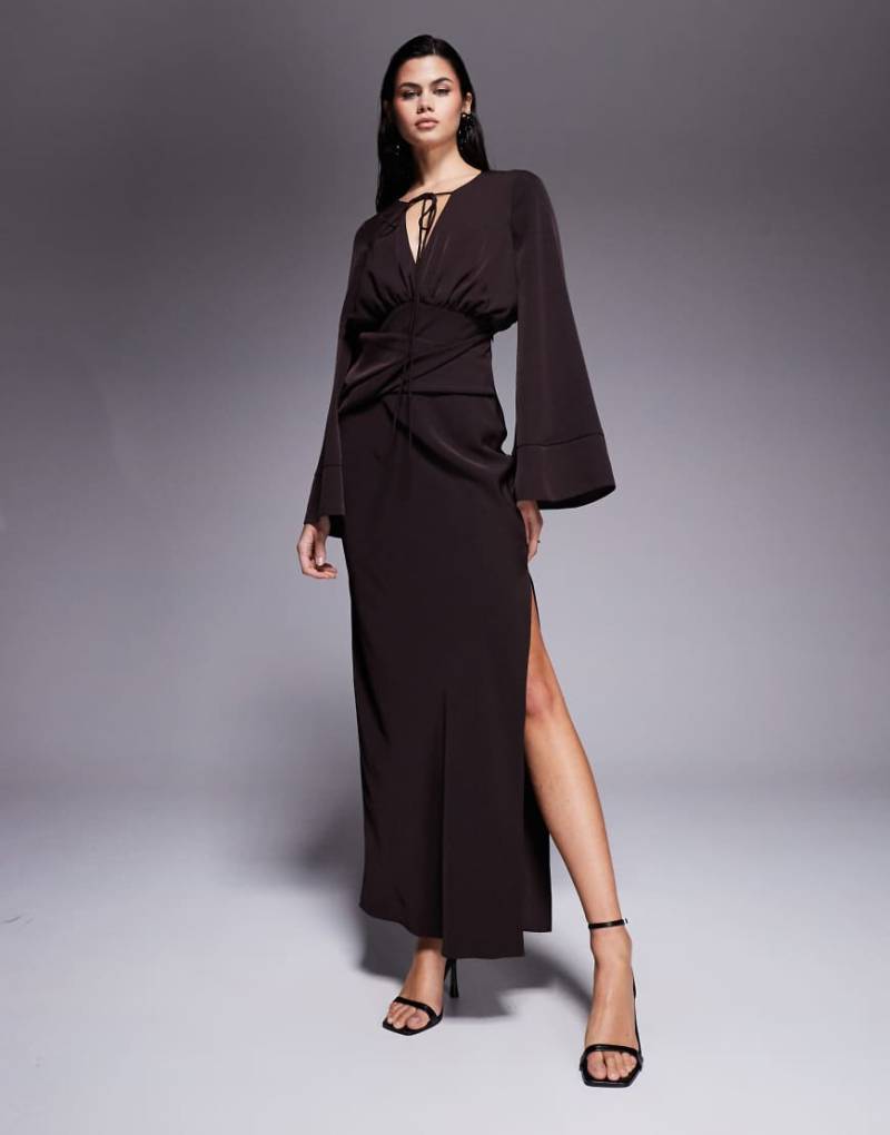 ASOS DESIGN - Pflaumenfarbenes Maxikleid mit überkreuztem Ausschnitt und Blusenoberteil-Lila von ASOS DESIGN