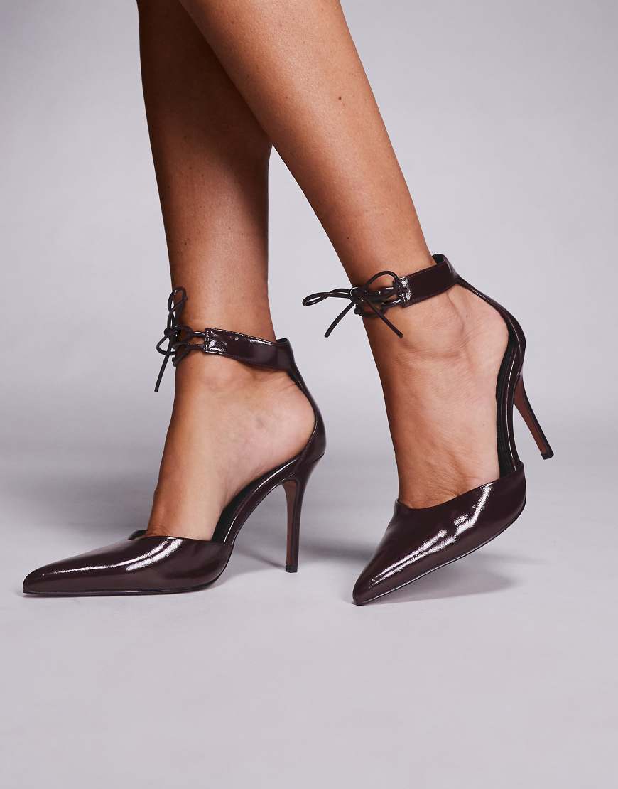 ASOS DESIGN - Pippi - Hohe Pumps in Burgunderrot mit Schnürdetail-Lila von ASOS DESIGN