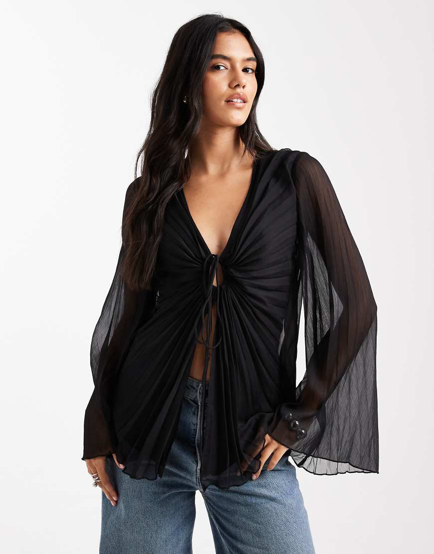 ASOS DESIGN - Plissee-Bluse in Schwarz mit gebundener Vorderseite ASOS DESIGN - Plissee-Bluse in Schwarz mit gebundener Vorderseite von ASOS DESIGN