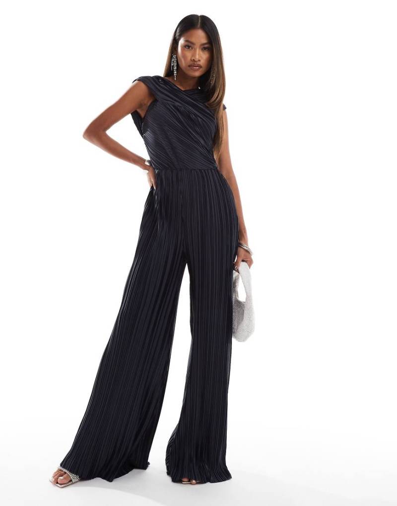 ASOS DESIGN - Plissee-Jumpsuit in Anthrazit mit abfallendem, verdrehtem Träger-Grau von ASOS DESIGN
