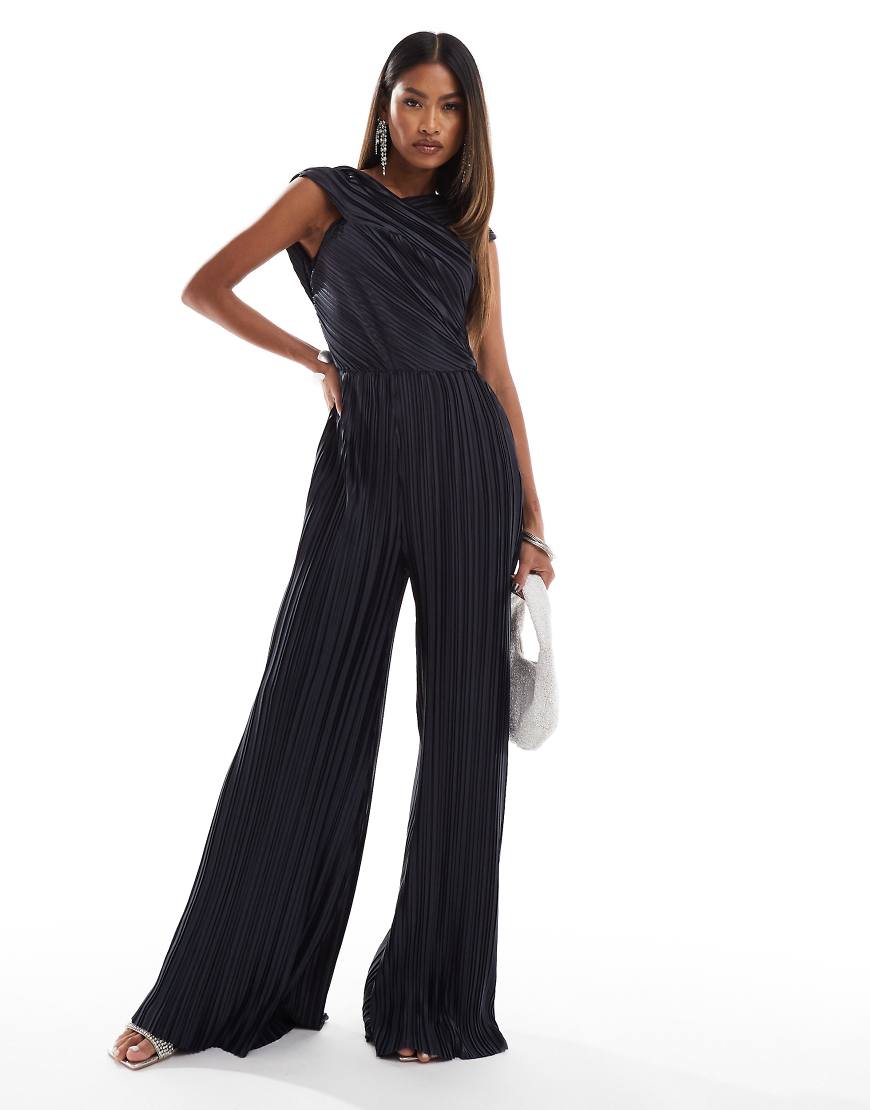 ASOS DESIGN - Plissee-Jumpsuit in Anthrazit mit abfallendem, verdrehtem Träger-Grau von ASOS DESIGN