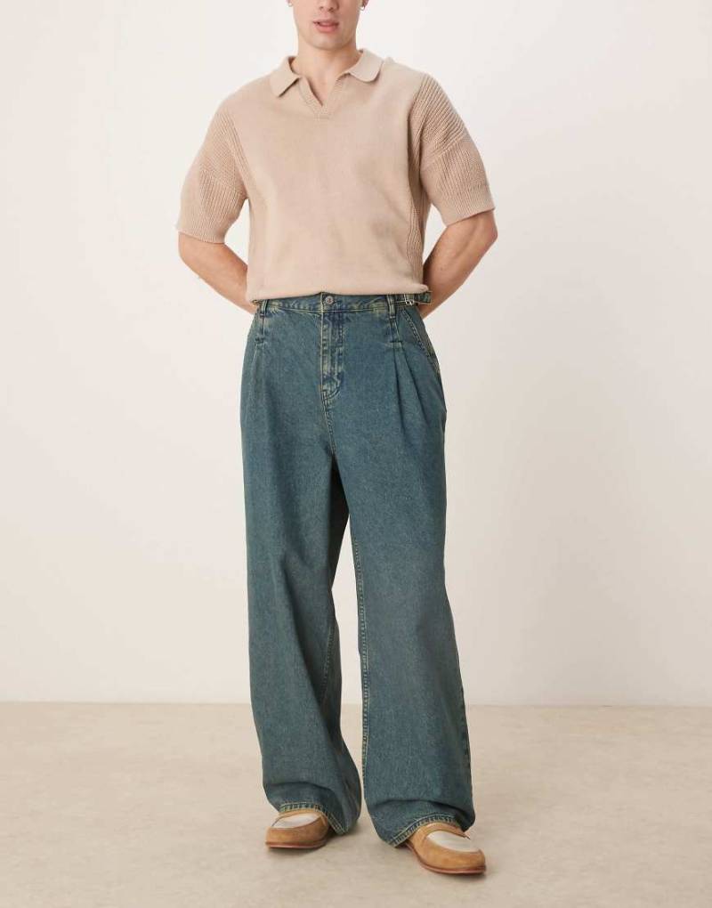 ASOS DESIGN - Jeans in mittelblauer Waschung mit seitlichem Bindedetail und zwei Bundfalten-Grau von ASOS DESIGN