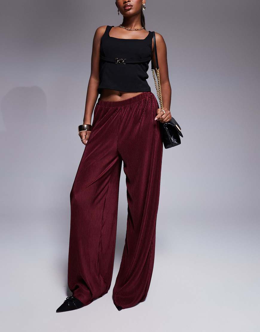 ASOS DESIGN - Plissierte Hose in Burgunderrot mit regulärer Länge ASOS DESIGN - Plissierte Hose in Burgunderrot mit regulärer Länge von ASOS DESIGN