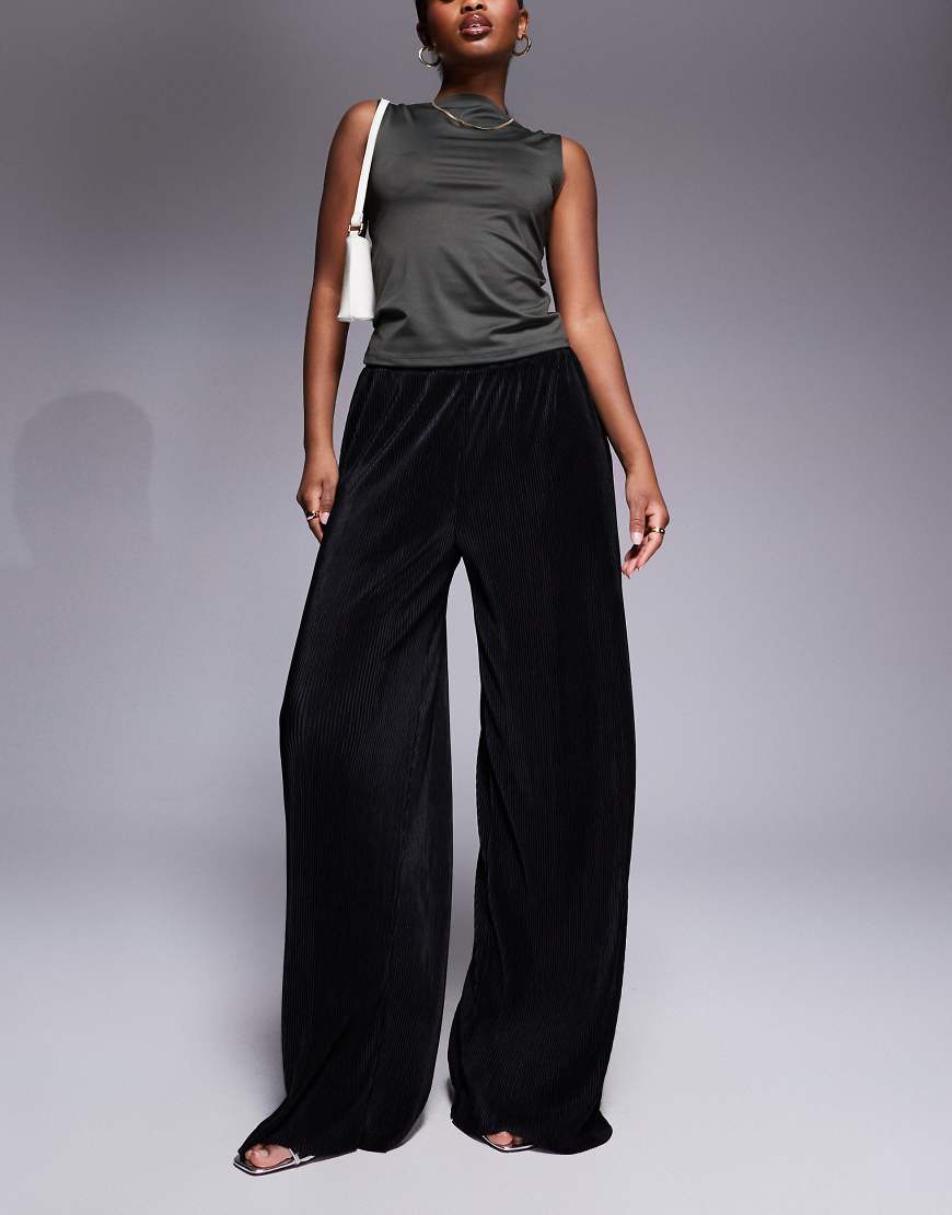 ASOS DESIGN - Plissierte Hose in Schwarz mit regulärer Länge ASOS DESIGN - Plissierte Hose in Schwarz mit regulärer Länge von ASOS DESIGN