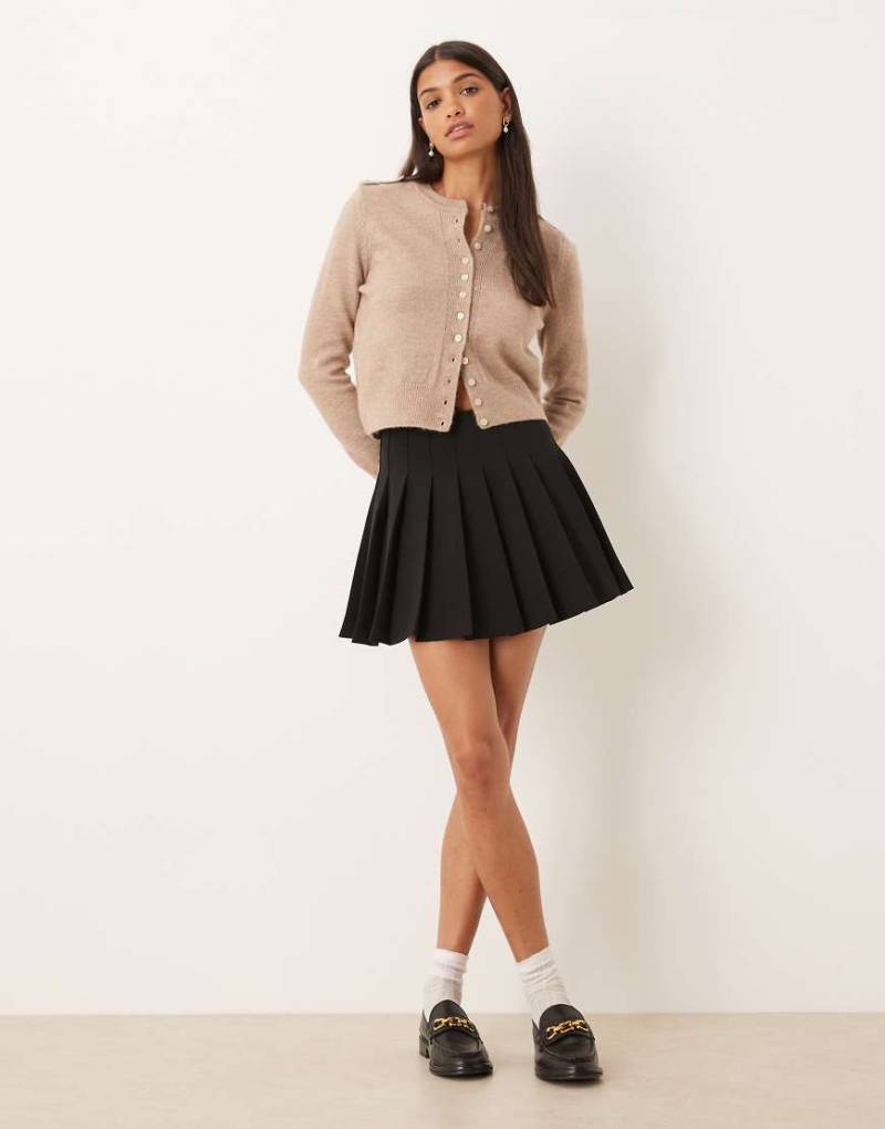 ASOS DESIGN - Plissierter Minirock in Schwarz von ASOS DESIGN