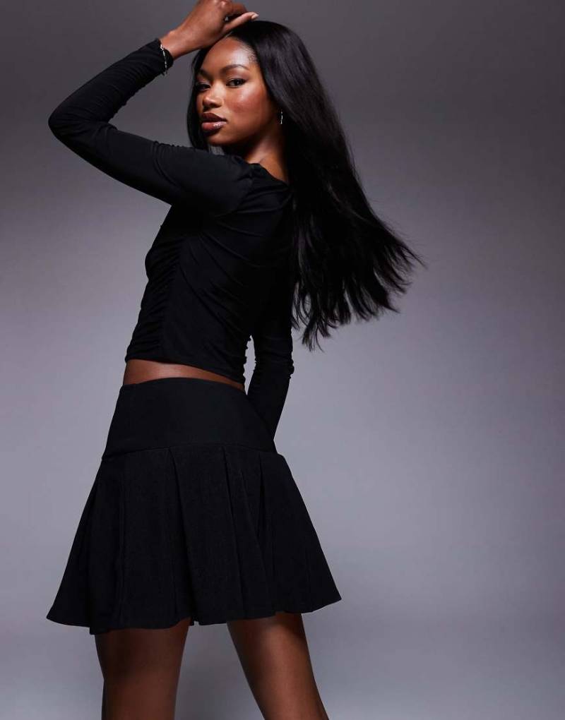 ASOS DESIGN - Plissierter Minirock in Schwarz von ASOS DESIGN