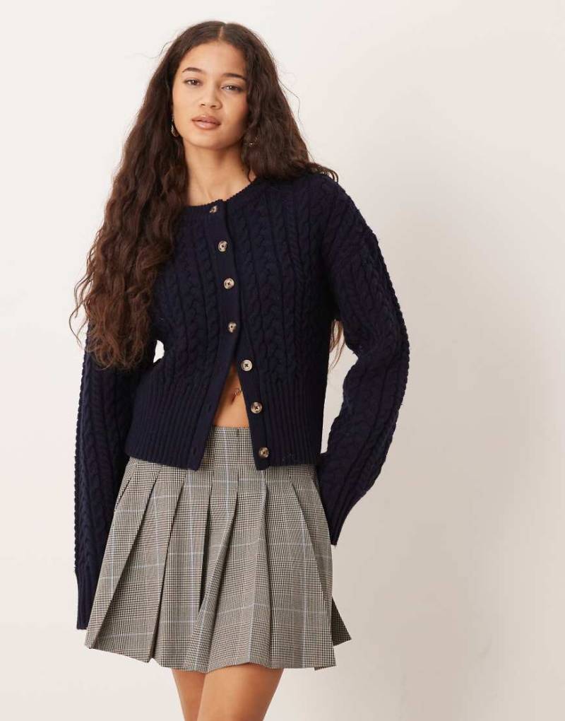 ASOS DESIGN - Plissierter Minirock mit Karomuster-Bunt von ASOS DESIGN