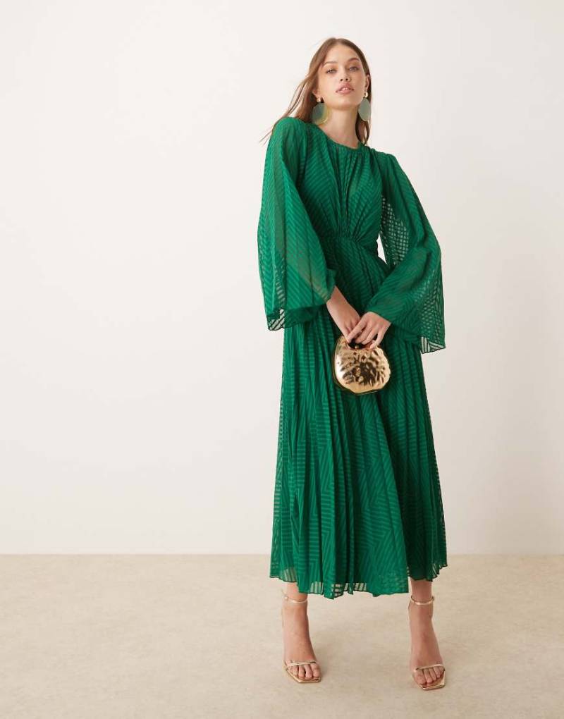 ASOS DESIGN - Plissiertes, hinten gebundenes Chiffon-Midikleid in Grün mit Trompetenärmeln und Winkelstreifenmuster von ASOS DESIGN