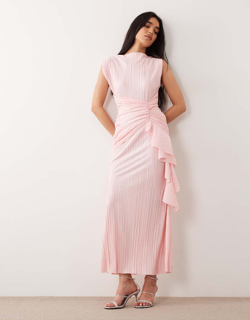 ASOS DESIGN - Plissiertes Maxikleid in Babyrosa mit seitlicher Raffung und Rüschen von ASOS DESIGN