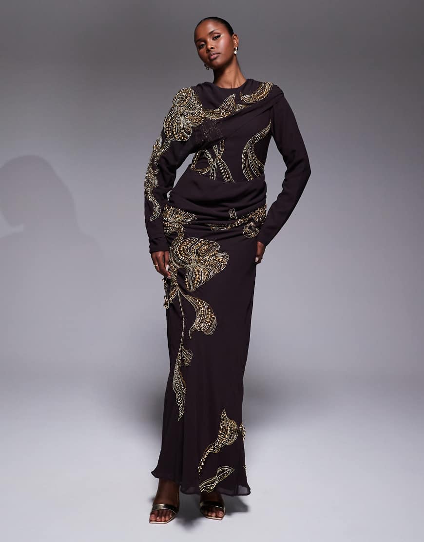 ASOS DESIGN - Plissiertes Maxikleid in Schokobraun mit drapierter Schulterpartie und Verzierung-Brown von ASOS DESIGN