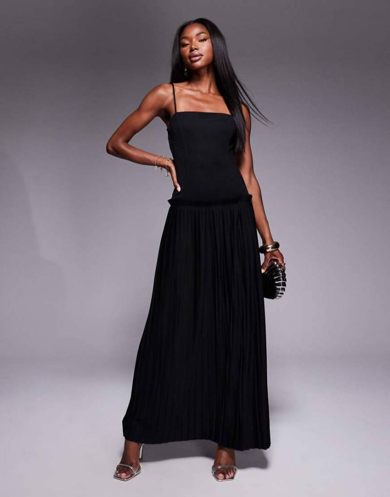 ASOS DESIGN - Plissiertes Maxikleid in Schwarz mit eckigem Ausschnitt und tiefer Taille von ASOS DESIGN