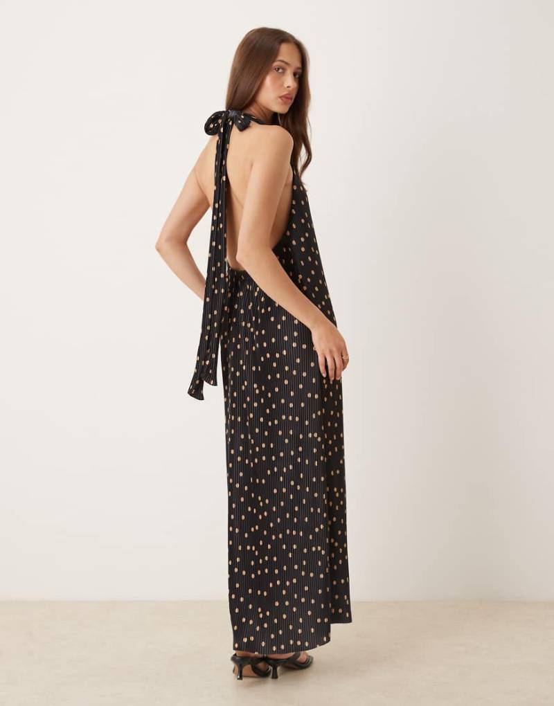 ASOS DESIGN - Plissee-Maxikleid in Schwarz mit Neckholder und schokobraunen Punkten-Bunt von ASOS DESIGN