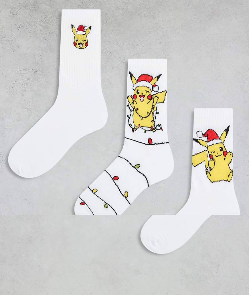 ASOS DESIGN - Pokémon - 3er-Pack Socken in Weiß mit weihnachtlichem Motiv ASOS DESIGN - Pokémon - 3er-Pack Socken in Weiß mit weihnachtlichem Motiv von ASOS DESIGN