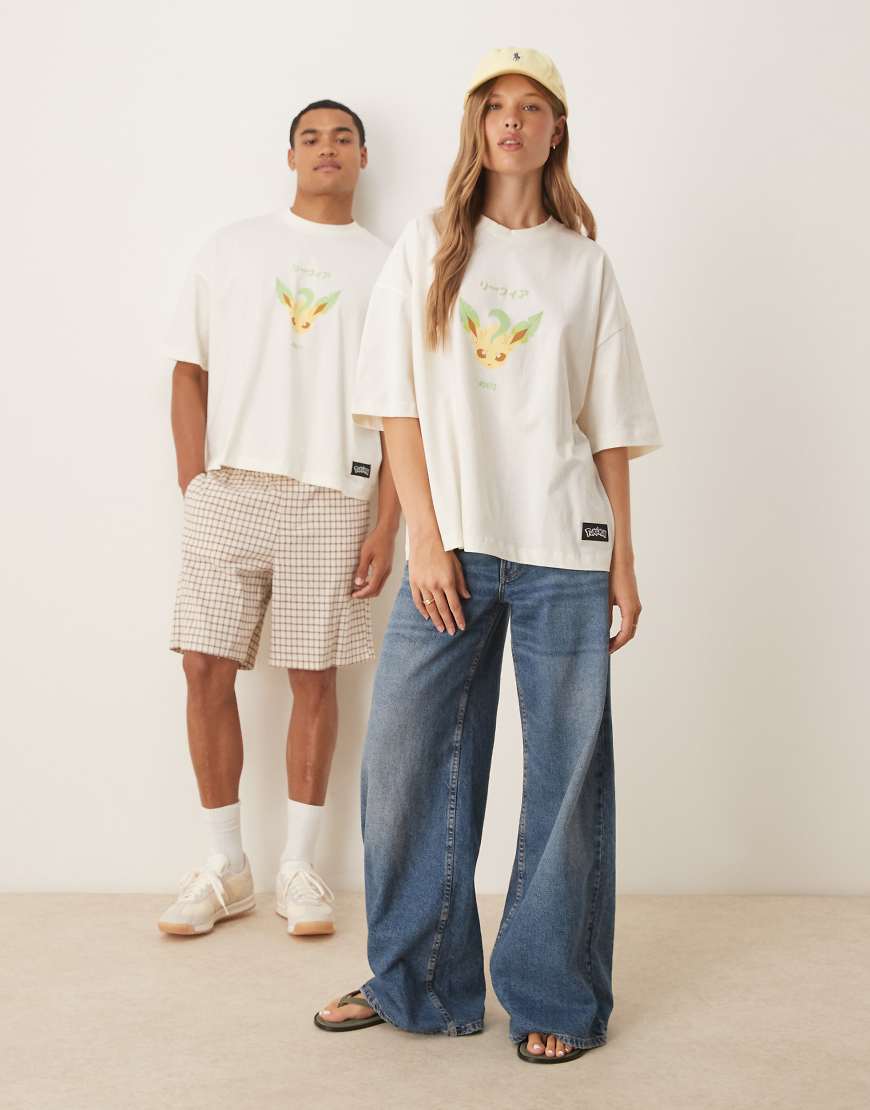 ASOS DESIGN - Pokémon - Unisex-T-Shirt in Steinbeige mit Folipurba-Prints und Oversize-Passform-Neutral von ASOS DESIGN