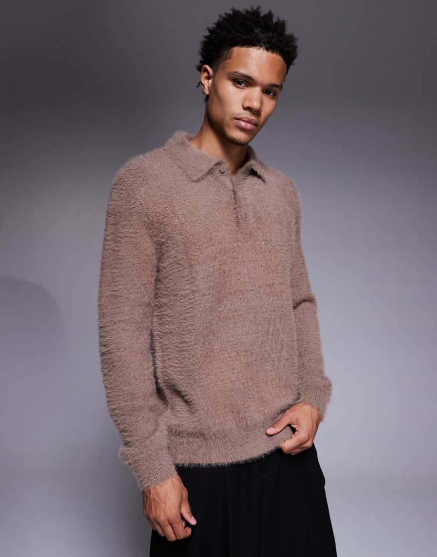 ASOS DESIGN - Polo-Pullover aus flauschigem Strick in Braun-Brown von ASOS DESIGN