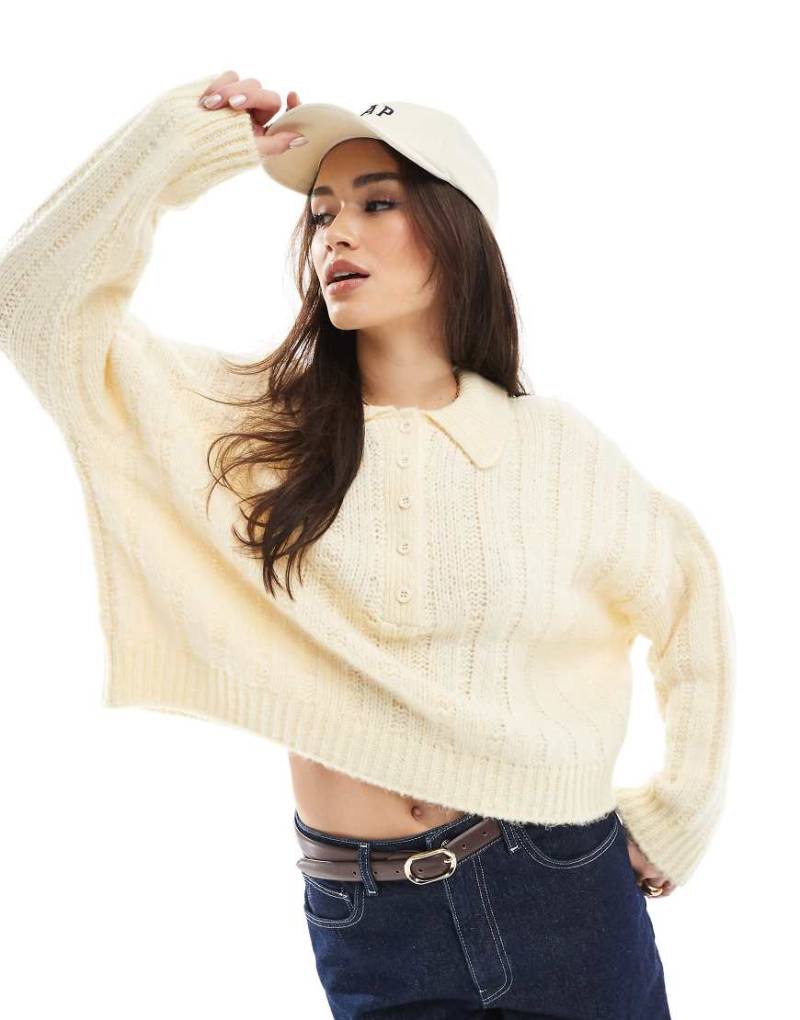 ASOS DESIGN - Polohemd in Buttermilchgelb mit Strickmuster von ASOS DESIGN