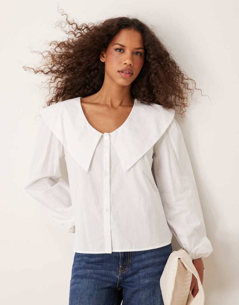 ASOS DESIGN - Popeline-Bluse in Weiß mit Oversize-Kragen von ASOS DESIGN