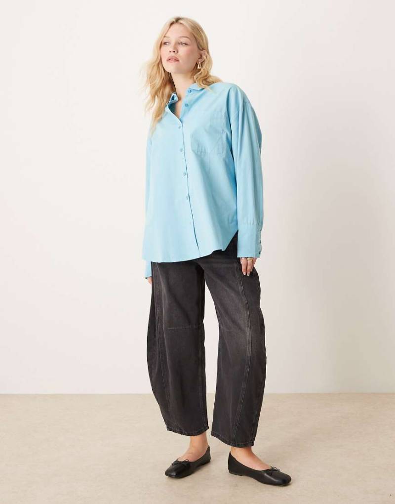 ASOS DESIGN - Popeline-Hemdbluse in Blau mit Oversize-Schnitt und breiten Manschetten von ASOS DESIGN
