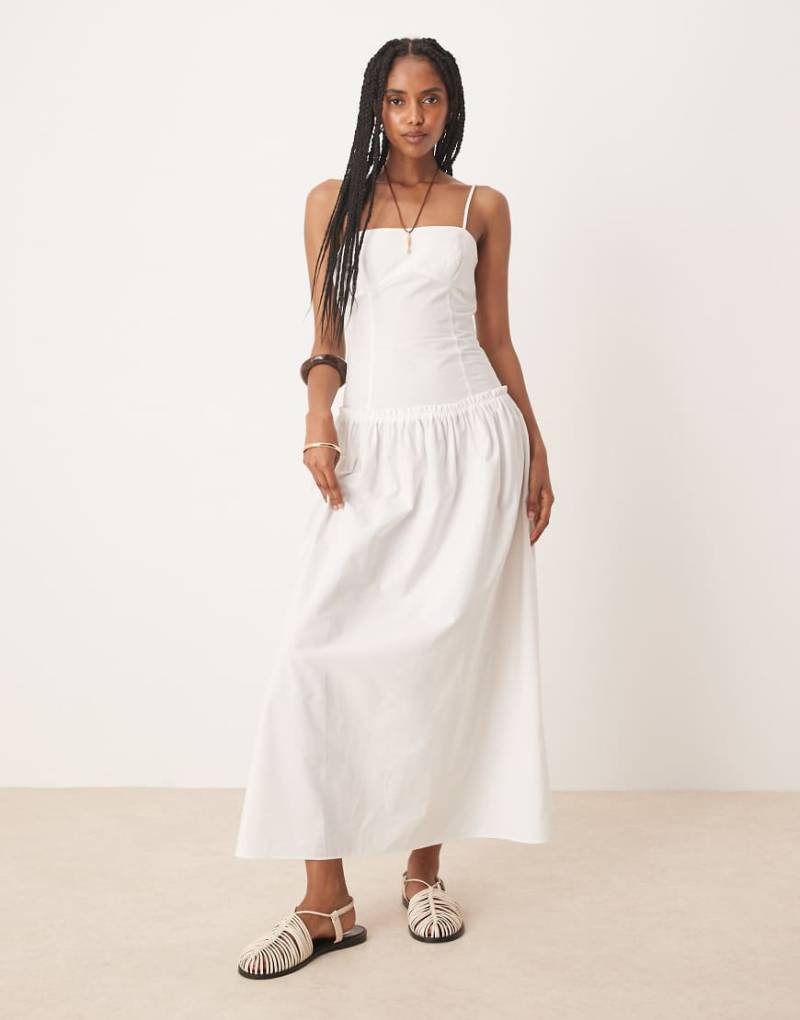 ASOS DESIGN - Popeline-Maxikleid in Weiß mit Camisole-Trägern, Ziernaht und weitem Rock von ASOS DESIGN