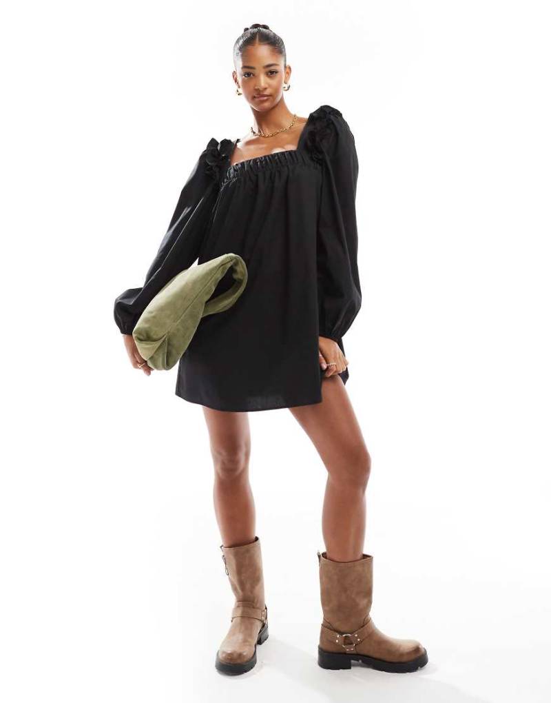 ASOS DESIGN - Popeline-Minikleid in Schwarz mit gerüschter Schulterpartie von ASOS DESIGN