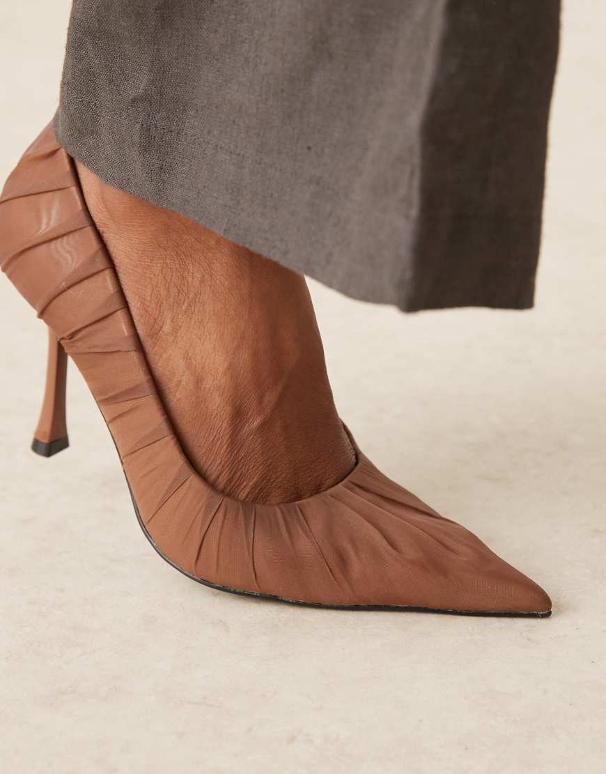 ASOS DESIGN - Poppet - Hohe Pumps in Taupe aus Netzstoff mit Raffung-Neutral von ASOS DESIGN