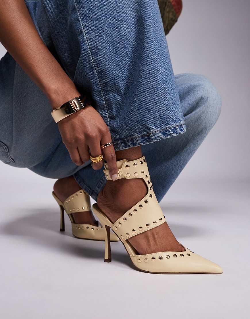 ASOS DESIGN - Power - Schuhe in Buttermilchgelb mit hohem Absatz und Nieten ASOS DESIGN - Power - Schuhe in Buttermilchgelb mit hohem Absatz und Nieten von ASOS DESIGN