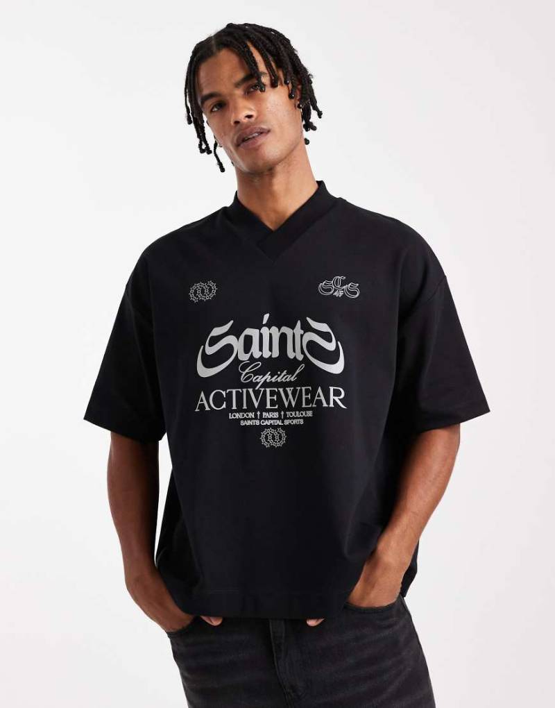 ASOS DESIGN - Premium - Kastiges Oversize-T-Shirt aus Interlock in Schwarz mit V-Ausschnitt und Sportgrafik von ASOS DESIGN