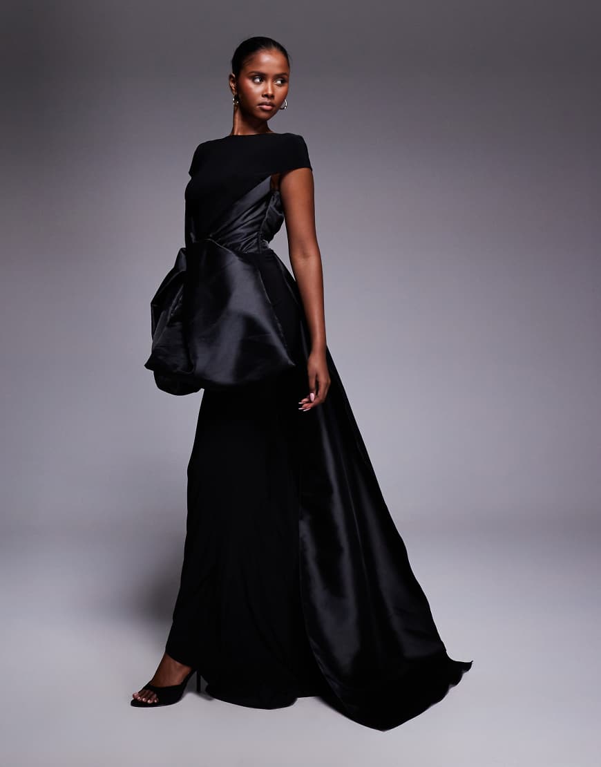 ASOS DESIGN - Premium - Kleid in Schwarz-Weiß mit kontrastierender Schleife vorne und Schleppe von ASOS DESIGN