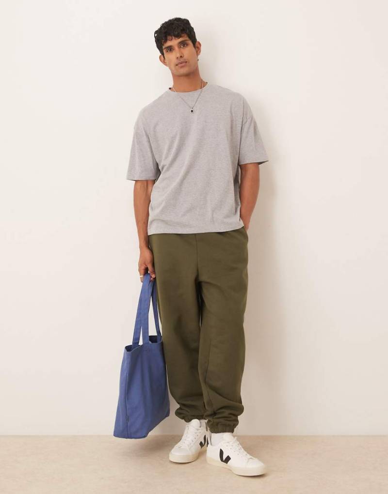 ASOS DESIGN - Hochwertige Oversize-Jogginghose aus schwerem Stoff in Dunkelgrün, 400 g/m² von ASOS DESIGN