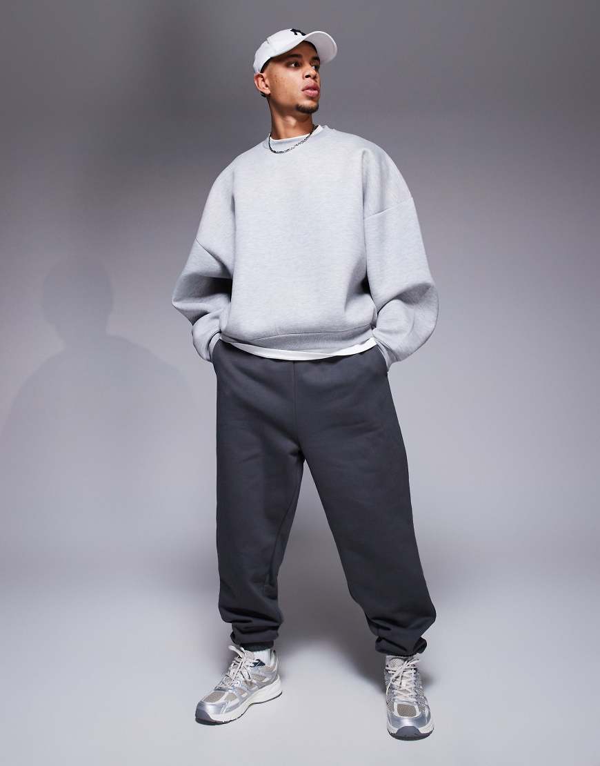 ASOS DESIGN - Premium - Schwere Oversize-Jogginghose in verwaschenem Schwarz, 400 g/m²-Grau ASOS DESIGN - Premium - Schwere Oversize-Jogginghose in verwaschenem Schwarz, 400 g/m²-Grau von ASOS DESIGN