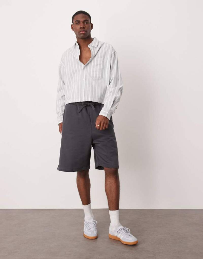 ASOS DESIGN - Oversize-Shorts aus 400g/m² schwerem Stoff in Anthrazit-Grau von ASOS DESIGN