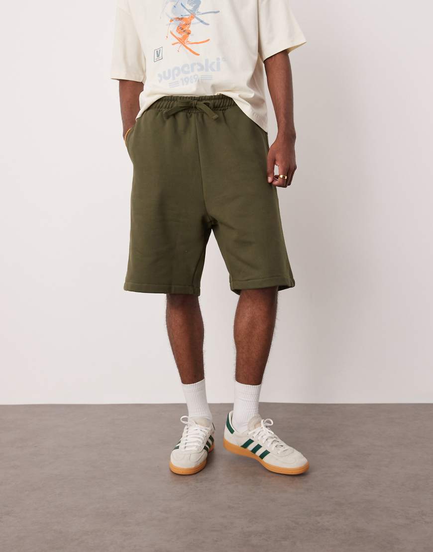 ASOS DESIGN - Premium - Oversize-Shorts aus 400 g/m² schwerem Material in dunklem Khaki-Grün ASOS DESIGN - Premium - Oversize-Shorts aus 400 g/m² schwerem Material in dunklem Khaki-Grün von ASOS DESIGN