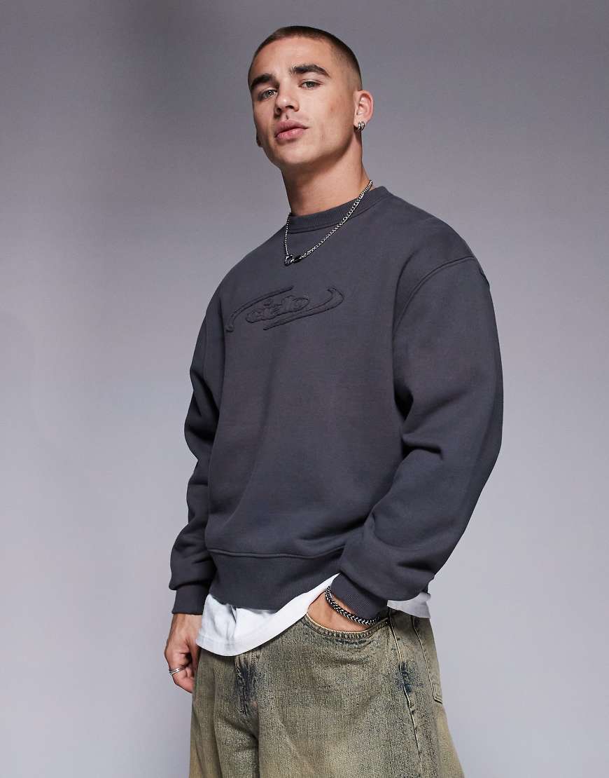 ASOS DESIGN - Premium - Schweres Oversize-Oberteil in Boxy-Passform in Anthrazit mit Rundhalsausschnitt, Brustprint und ausgefranster Applikation, 400 g/m²-Grau von ASOS DESIGN