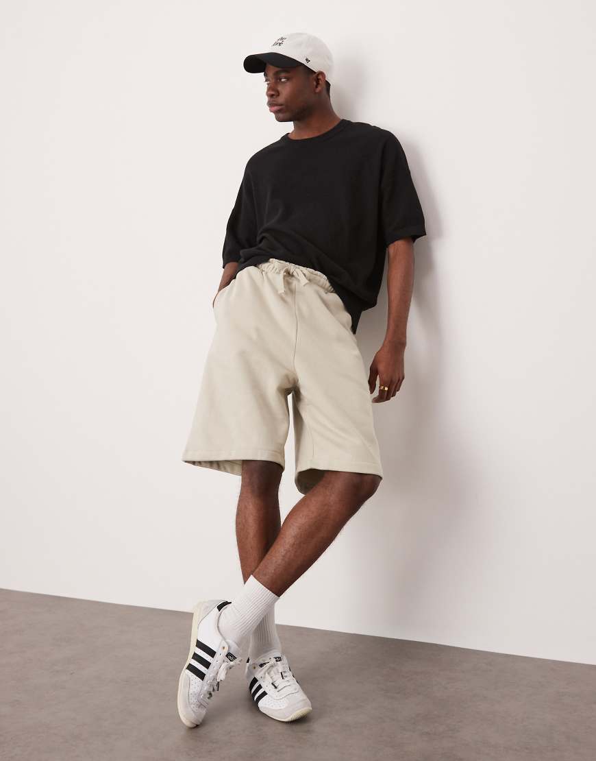 ASOS DESIGN - Oversize-Shorts aus hochwertigem, 400 g/m² schwerem Material in hellem Beige-Neutral ASOS DESIGN - Oversize-Shorts aus hochwertigem, 400 g/m² schwerem Material in hellem Beige-Neutral von ASOS DESIGN