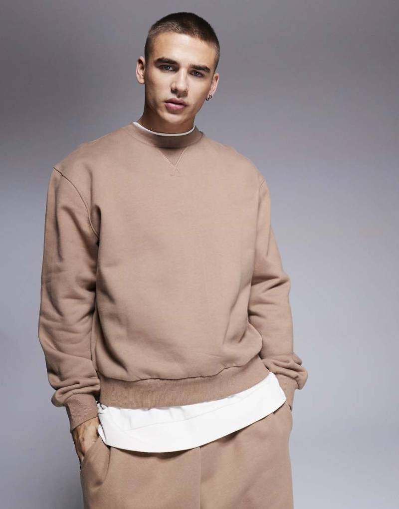 ASOS DESIGN - Premium - Schweres Oversize-Sweatshirt in Hellbraun mit kastigem Schnitt, 400 g/m² von ASOS DESIGN
