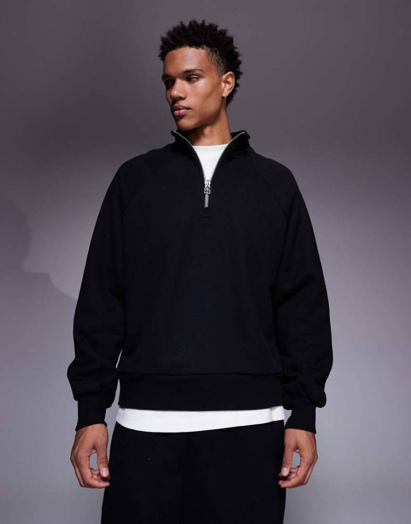 ASOS DESIGN - Premium - Schweres Oversize-Sweatshirt in Schwarz mit kurzem Reißverschluss, 650 g/m² von ASOS DESIGN