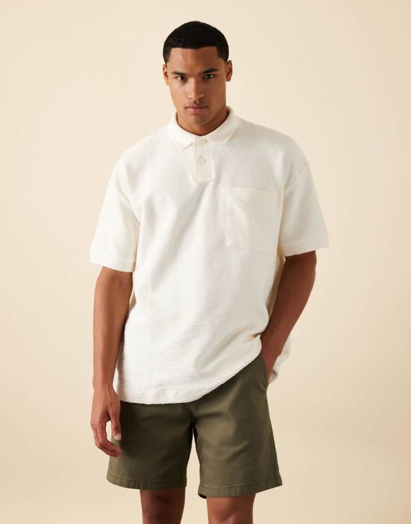 ASOS DESIGN - Hochwertiges, strukturiertes Oversize-Polohemd aus schwerem Stoff in Cremeweiß ASOS DESIGN - Hochwertiges, strukturiertes Oversize-Polohemd aus schwerem Stoff in Cremeweiß von ASOS DESIGN