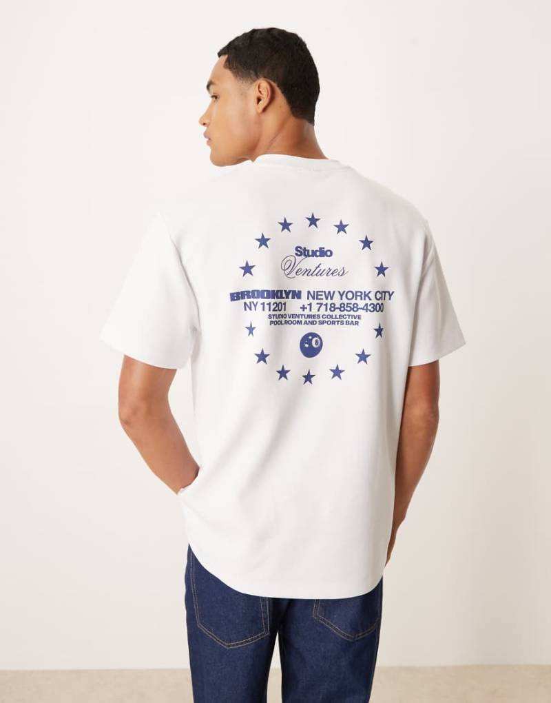 ASOS DESIGN - Premium - T-Shirt aus Interlock-Jersey in Weiß mit lockerem Schnitt und City-Grafik von ASOS DESIGN